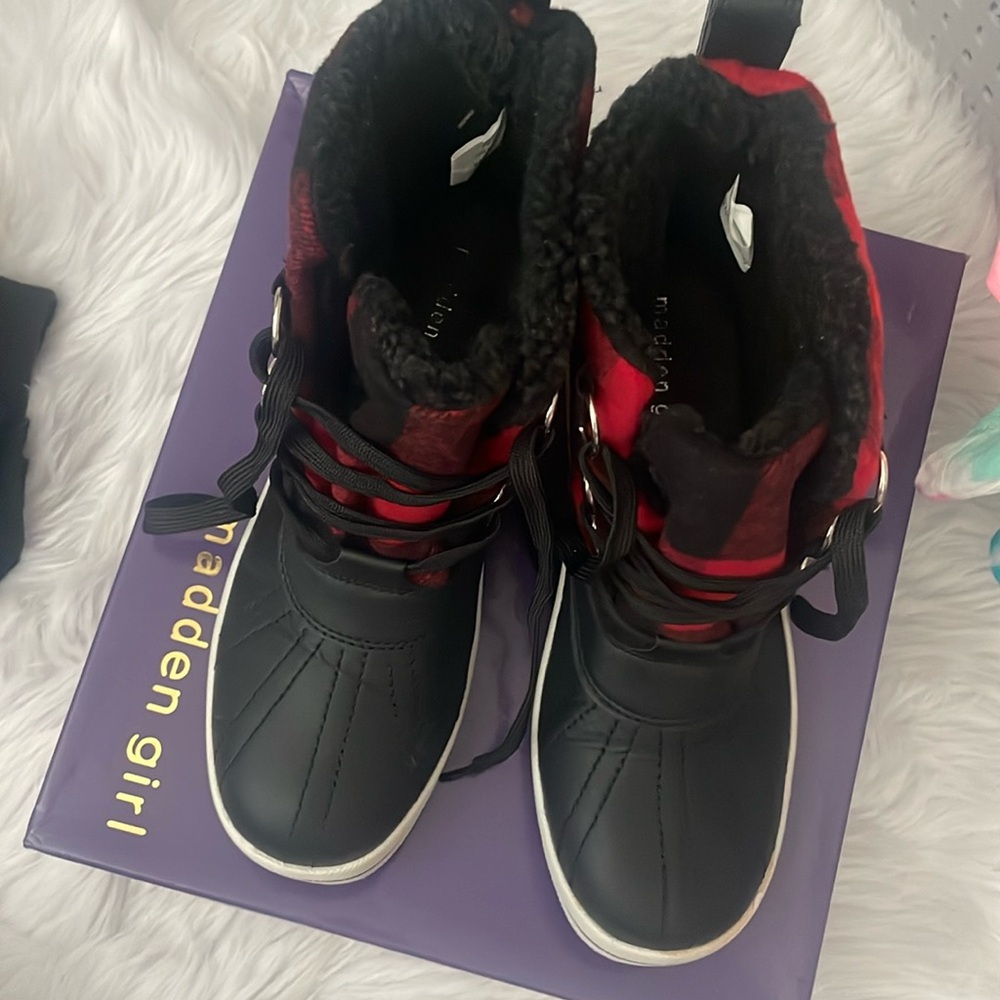 Steve Madden girl cold weather boots 🥾